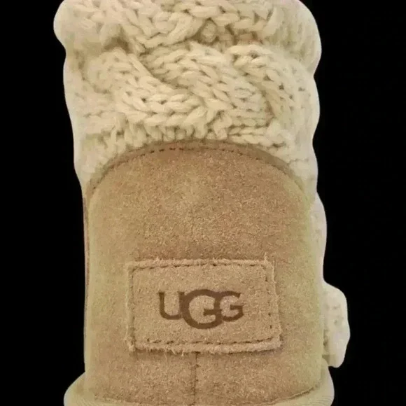 Size 9 Ugg Natural Beige Classic Mini Chunky Knit Boots - Picture 8 of 14